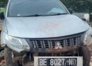 Mobil Dinas Pemda Lamtim Diduga Gunakan Plat Kendaraan Palsu Tabrak Rumah Warga