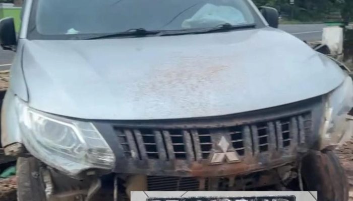 Mobil Dinas Pemda Lamtim Diduga Gunakan Plat Kendaraan Palsu Tabrak Rumah Warga