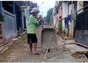 Pekon Podosari Melaksanakan Swadaya Bangun Jalan Rabat Beton Di Dusun Tiga