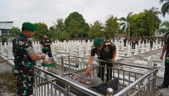 HUT Ke-78 Korem 043/Gatam, Brigjen TNI Haryantana, S.H. Pimpin Ziarah Rombongan