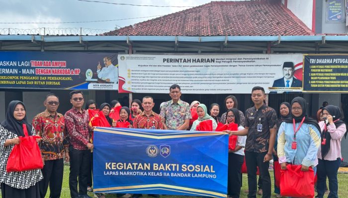 Lapas Narkotika Bandar Lampung Gelar Bakti Sosial, Salurkan Paket Sembako untuk Keluarga Warga Binaan