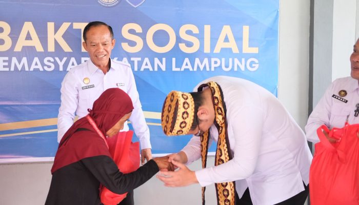 Wujud Kepedulian, Stafsus Menimipas Serahkan Bantuan Sosial di Lapas Narkotika Bandar Lampung