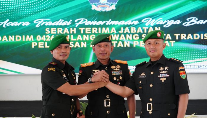 Wariskan Semangat Pengabdian, Danrem 043/Gatam Pimpin Tradisi Warga Baru dan Pejabat Lama Kodim 0426