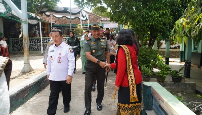 Danrem 043/Garuda Hitam Dampingi Pangdam XXI/Radin Inten Tinjau Sejumlah Lokasi di Wilayah Kodim 0412/Lampung Utara