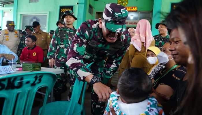 Karya Bakti Hari Juang TNI AD 2025, Kodam XXI/Radin Inten Bersihkan Pantai Payangan