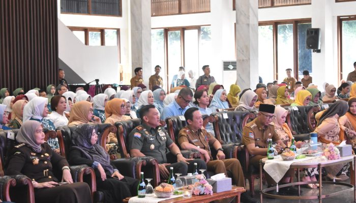 Bersama Forkopimda Provinsi Lampung, Pangdam XXI/Radin Inten Hadiri Puncak Peringatan Hari Ibu Ke-97 Tahun 2025