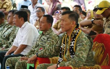 Wujudkan Mimpi Anak Sekolah, Danrem 043/Gatam Hadiri Peresmian Jembatan Gantung Garuda di Kelumbayan