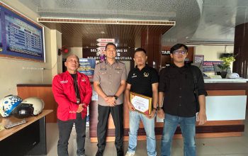 PWRI Lampung Utara Berikan Plakat Apresiasi kepada AKP Joni Charter