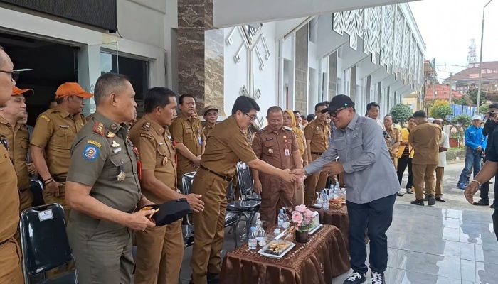 Gandeng Kemensos, Aprozi Alam Serahkan Bantuan Logistik Bagi Korban Banjir Lampung Utara