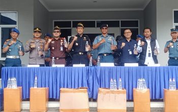 Pangkalan TNI AL Lampung Gagalkan Peredaran Arak Bali Ilegal Di Pelabuhan Bakauheni
