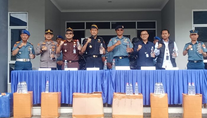 Pangkalan TNI AL Lampung Gagalkan Peredaran Arak Bali Ilegal Di Pelabuhan Bakauheni