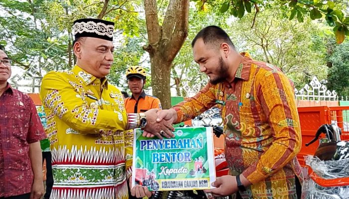 Setahun Dilantik Prabowo, Wali Kota Metro Luncurkan Armada Sampah Baru dan 300 Paket Infrastruktur