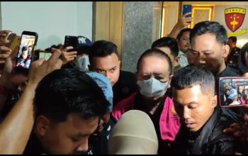 11 Jam Diperiksa, Arinal Djunaidi Keluar Pidsus Kejati Pakai Rompi Pink & Borgol: Tersangka Dugaan Korupsi Rp268,7 M