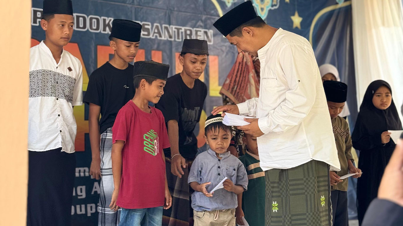Santunan Yatim Warnai Iksamenan Ponpes Sabilul Muhtadin