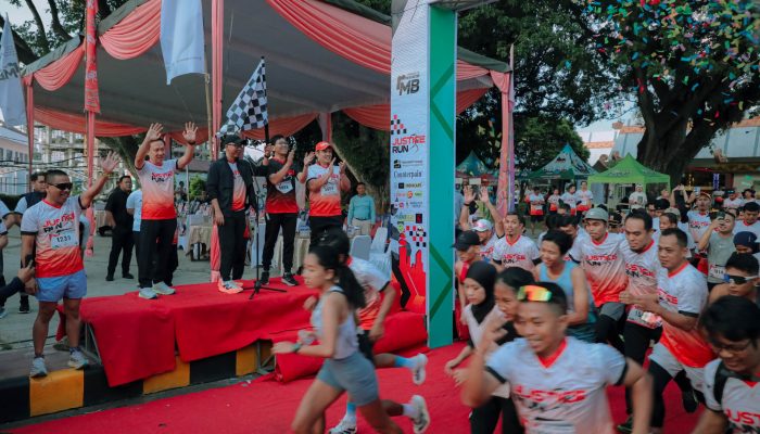 Gubernur Rahmat Mirzani Djausal Bersama Masyarakat Berolahraga dalam Ajang Bertema “Justice Run” yang Digelar di Halaman Kantor Gubernur Lampung
