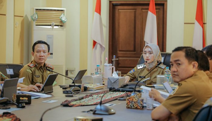 Wagub Jihan Nurlela Pimpin Rapat Evaluasi Program Prioritas Desaku Maju demi Memperkuat Kualitas dan Efektivitas Penyelenggaraan di Tahun 2026
