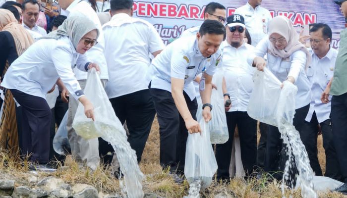 Restocking Ikan Jadi Upaya Nyata Pemprov Lampung Menjaga Ekosistem Sungai Mesuji