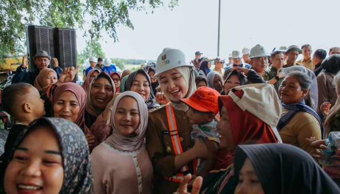 Warga Transmigran di Tulang Bawang Ucapkan Syukur atas Perbaikan Ruas Jalan Gedong Aji–Umbul Mesir: Terima Kasih Pak Gubernur Mirza dan Ibu Wagub Jihan Nurlela